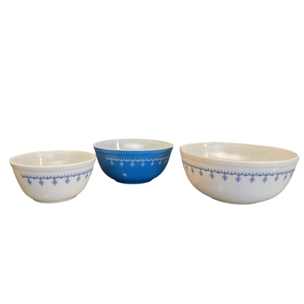 Vintage Pyrex Snowflake Garland Blue Mixing Bowl Set 3 Piece Milk Glass Retro